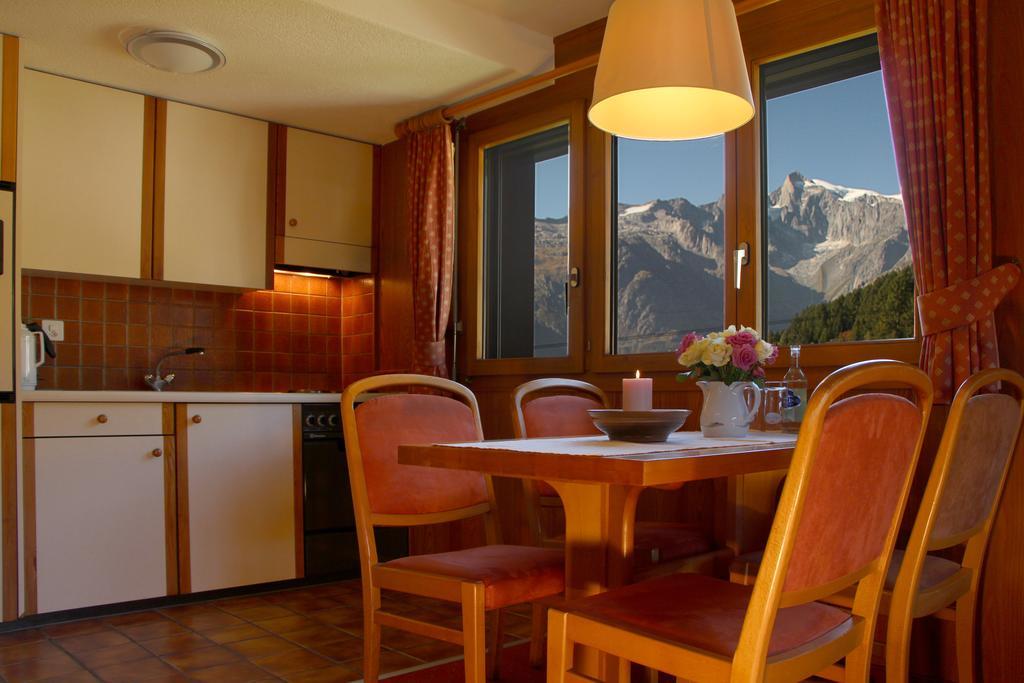 Aparthotel Ambassador Bellwald Habitación foto